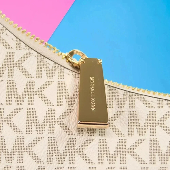 Michael Kors Jet Set Linda Acorn Leather Vanilla Monogram Large Hobo - Picture 6 of 12